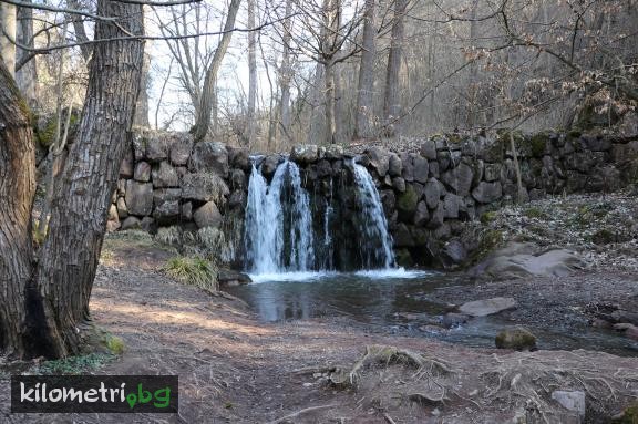 Водопадите на село Локорско