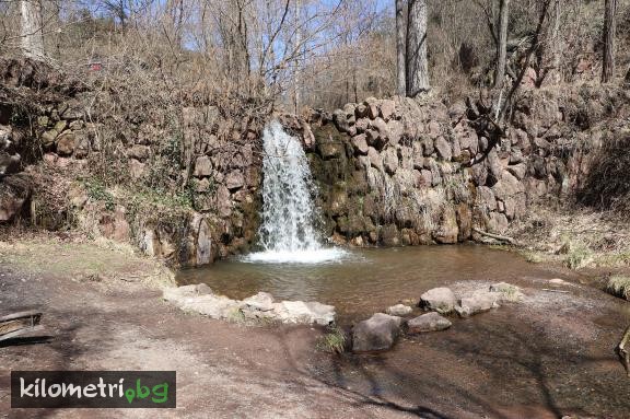 Водопадите на село Локорско